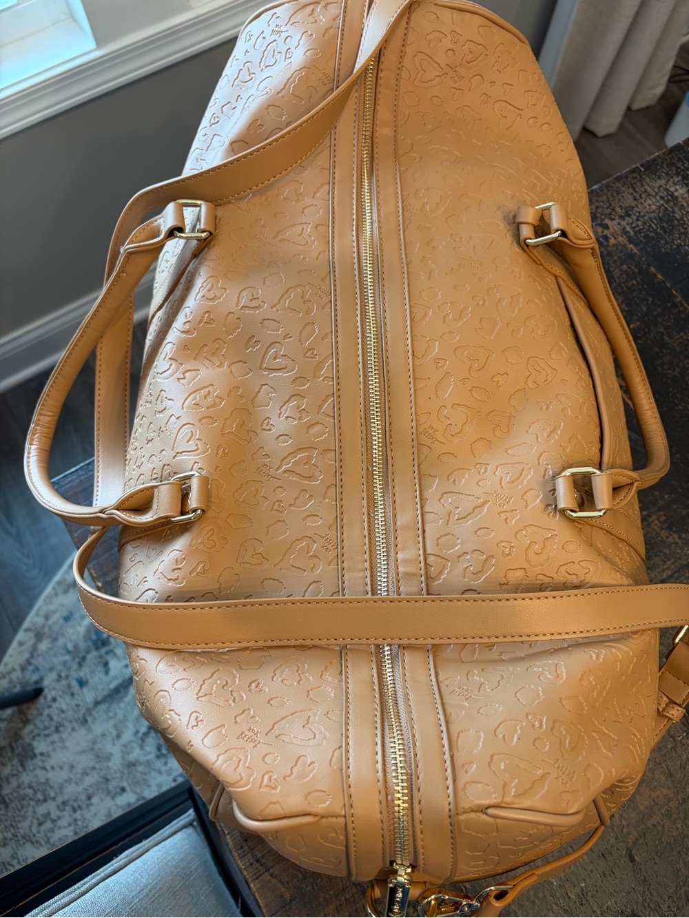 Betsey Johnson Tan Hearts Travel Weekender Duffel- like new - Picture 13 of 13